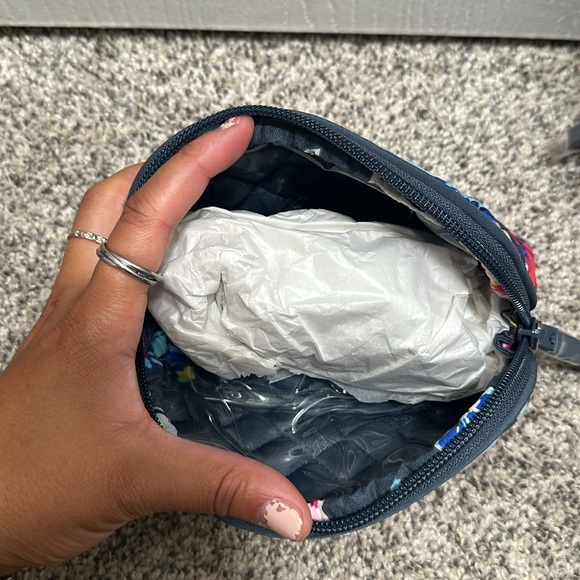 Vera Bradley Pretty Posies Cometic Bag - Picture 4 of 9